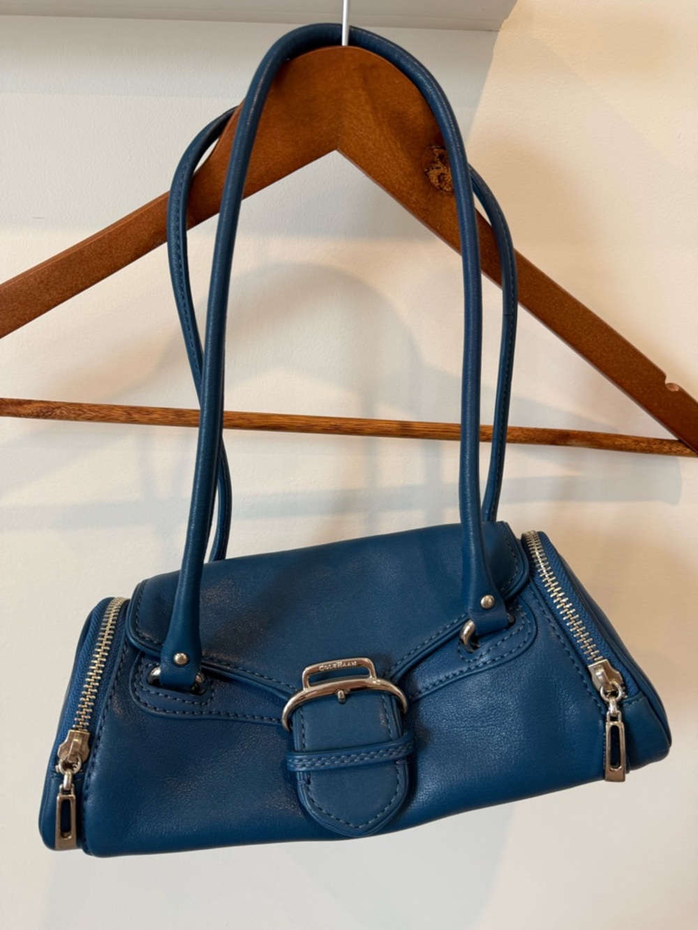 Cole Haan Leather Shoulder Bag with Silver Hardware
Alexia HO4